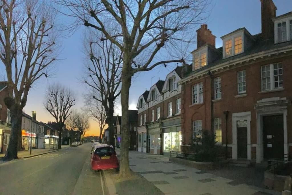 Turing Lodge, Near Hampton Court Εξωτερικό φωτογραφία